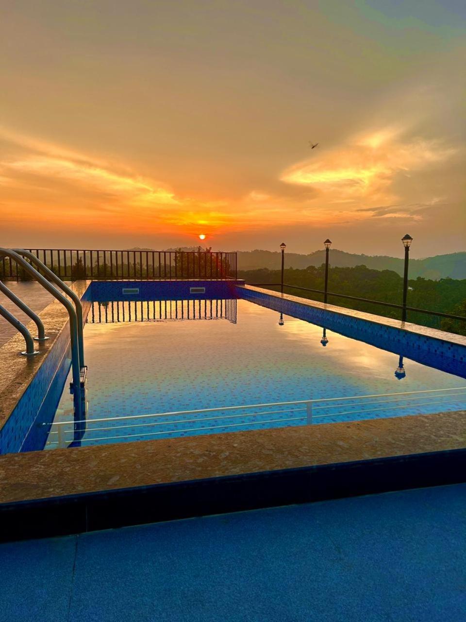 Paadi Holidays Ramakkalmedu Idukki Kültér fotó